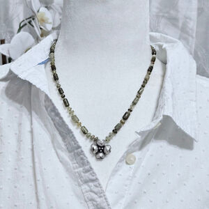 Vintage .925 Sterling Silver Flower Green Natural Gemstone Necklace